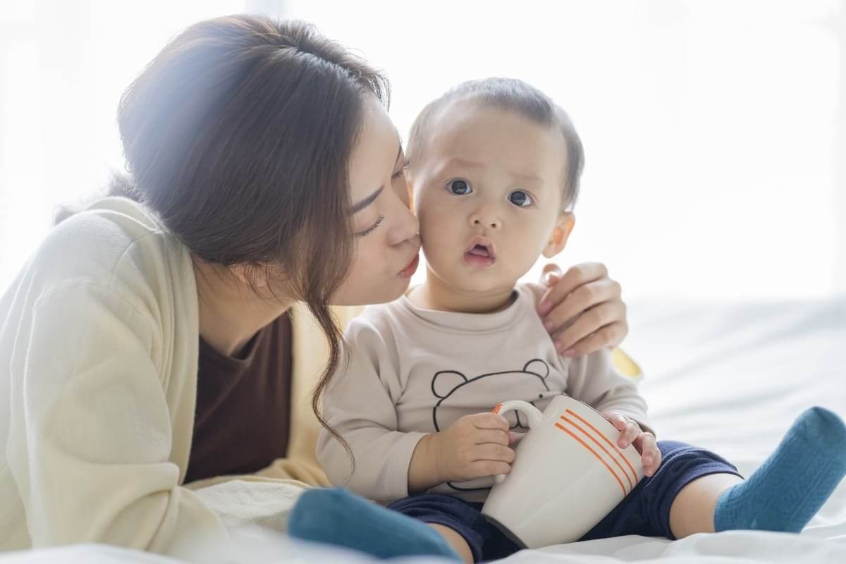 perkembangan bahasa anak, komunikasi anak usia 2 tahun, cara mendukung perkembangan bahasa, tips bahasa anak, Bunda, si Kecil